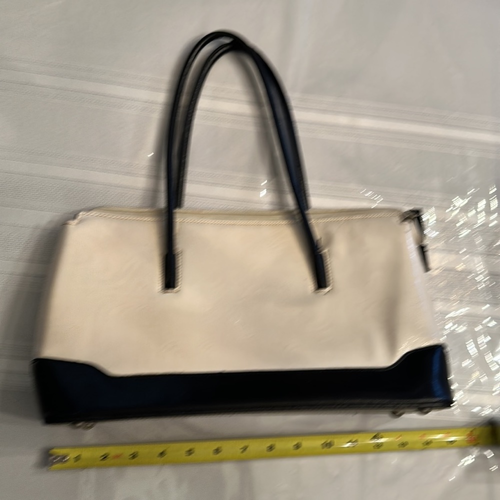Vintage Black & white shiny pocketbook - Picture 2 of 11